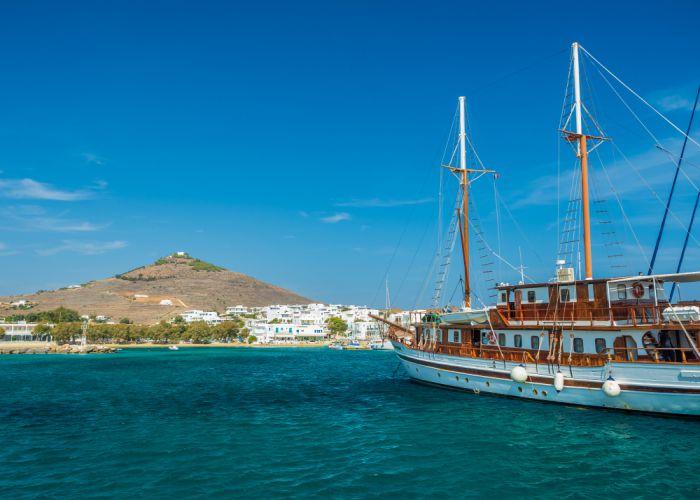 piso livadi paros Netfalls Remy Musser shutterstock