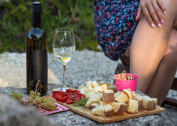 wine tasting outdoors and snacks eyeris.work shutterstock