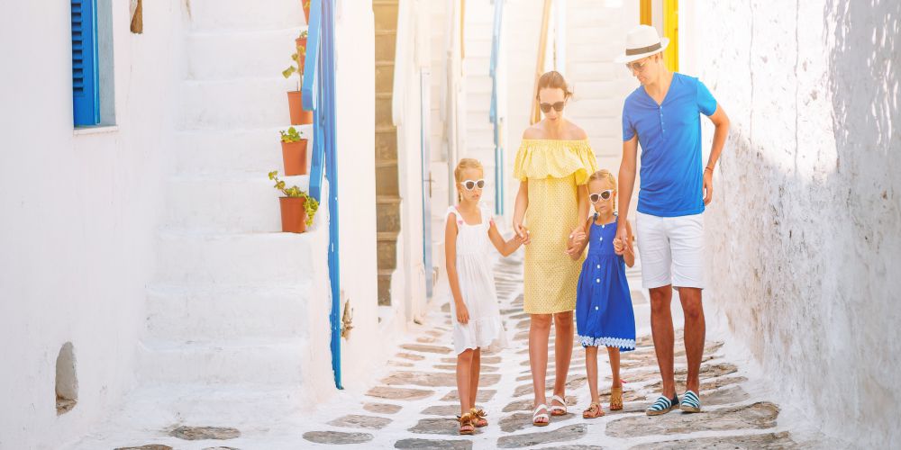 images/blog/images/Greece-travel-tips/Best-family-hotels-and-resorts-in-greece/family-hotels-intro.jpg