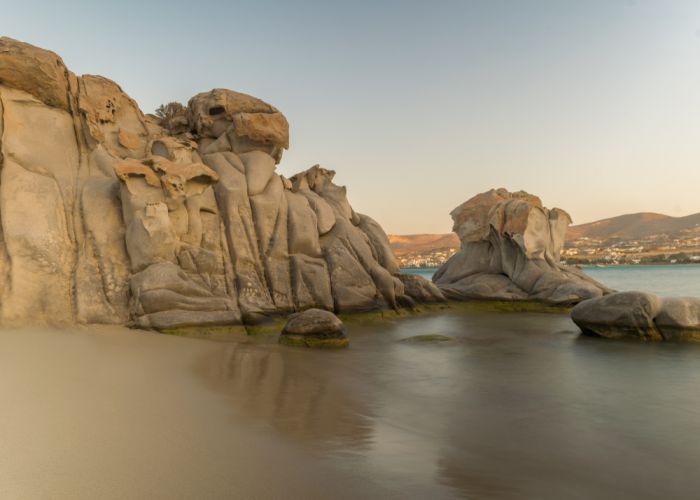 kolimbithres paros