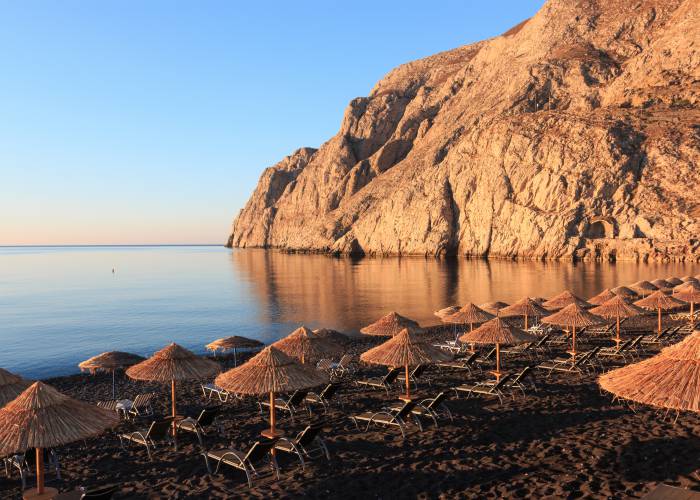 kamari beach Zocchi Roberto shutterstock