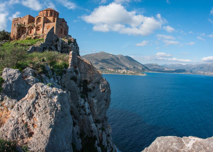 monemvasia medieval siete vidas shutterstock