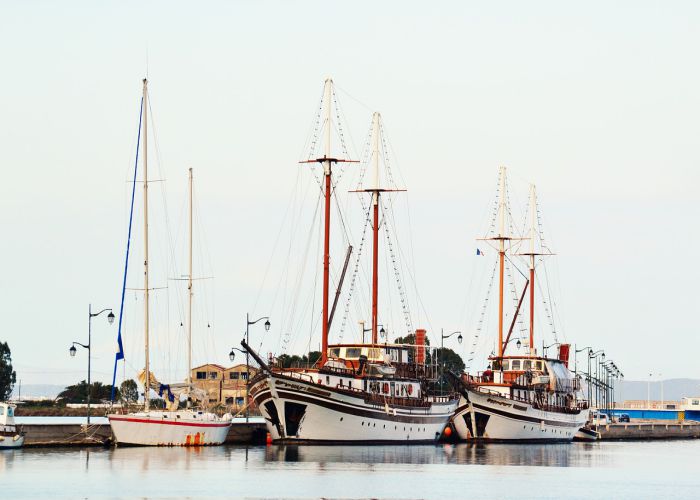 boats lefkada