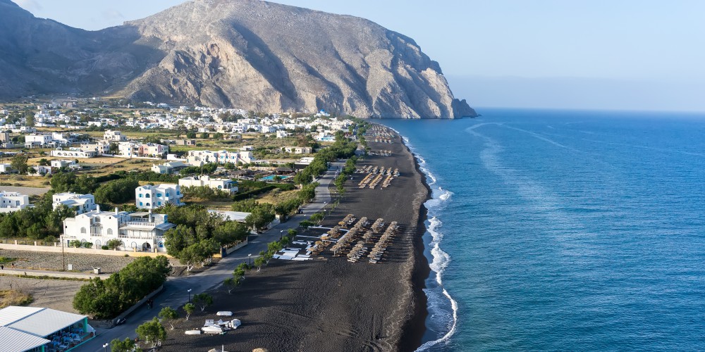 images/blog/images/Intro-Images/Santorini/best-beaches-in-santorini-perissa.jpg