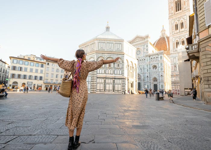 woman in florence duomo