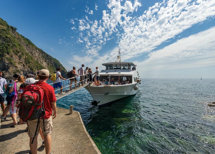 boat tour riomaggiore cinque terre
