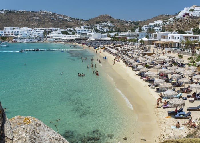 platis gialos beach mykonos MevZup shutterstock