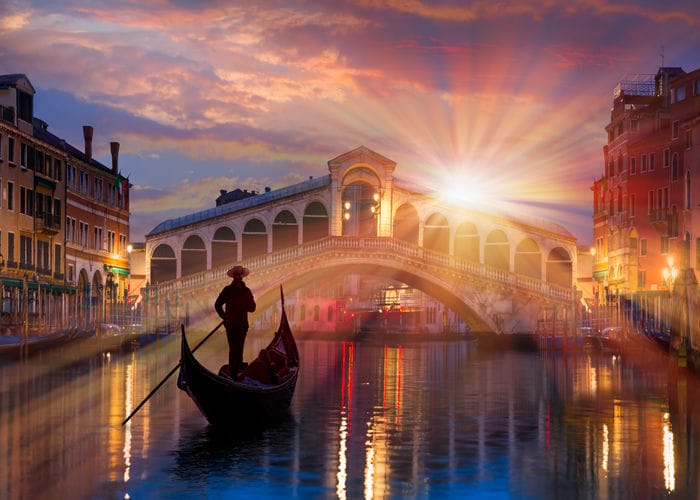 venice rialto bridge gondola